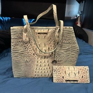 Brand new with out tags Brahmin handbag with matching wallet